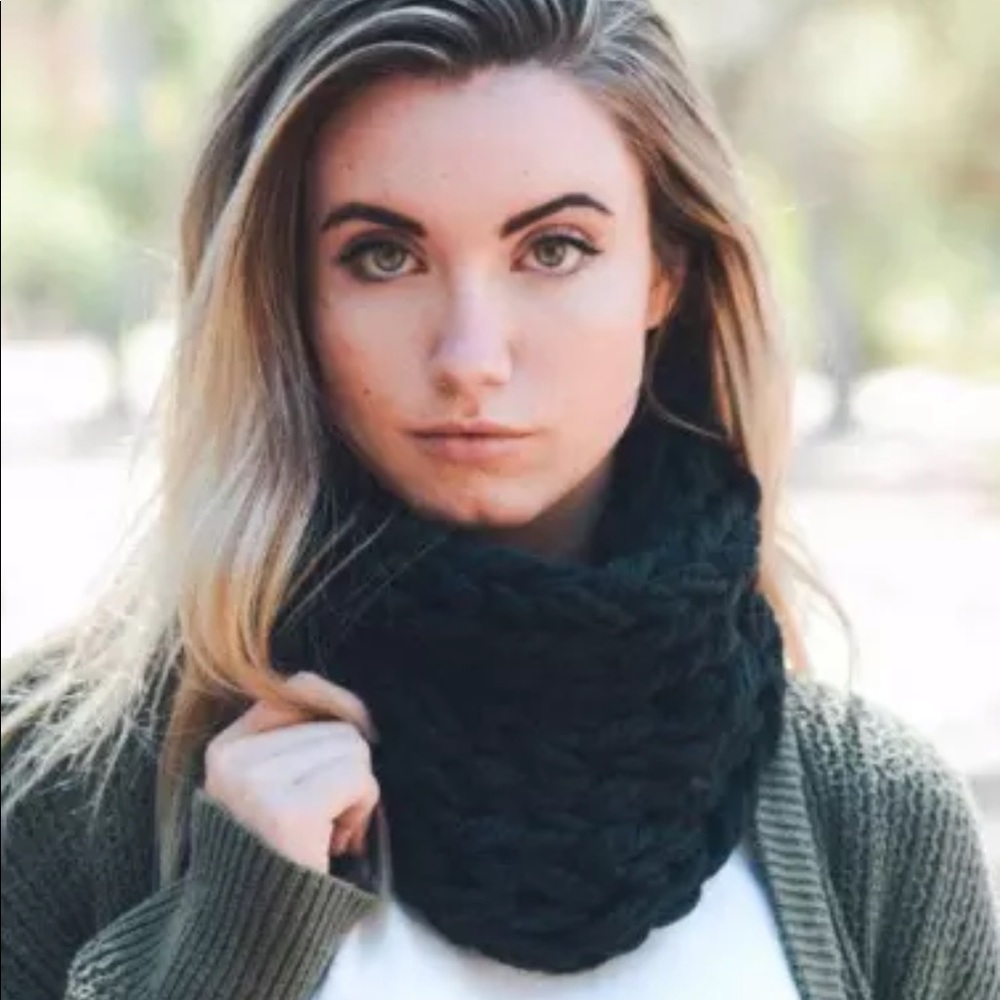 Infinity Braided Snood Scarf BLACK Hand Knit NEW